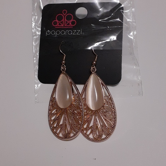 Moonstone Gold Earrings - Picture 1 of 1